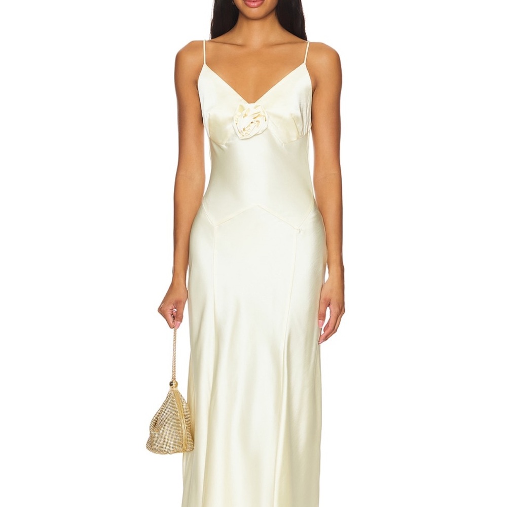Elegant Butter Yellow Chemise with Slim Silhouette